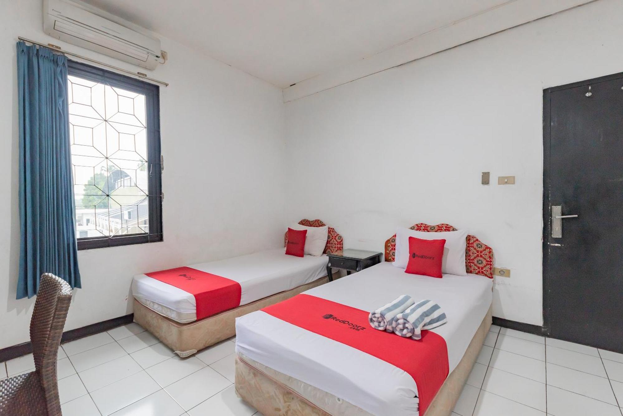 Reddoorz Near Taman Kota Lapang Merdeka Sukabumi Luaran gambar