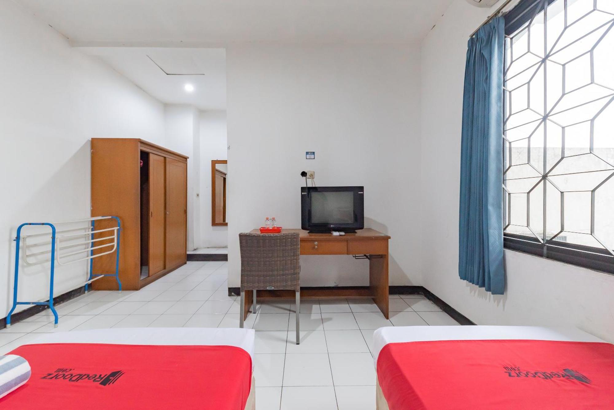 Reddoorz Near Taman Kota Lapang Merdeka Sukabumi Luaran gambar
