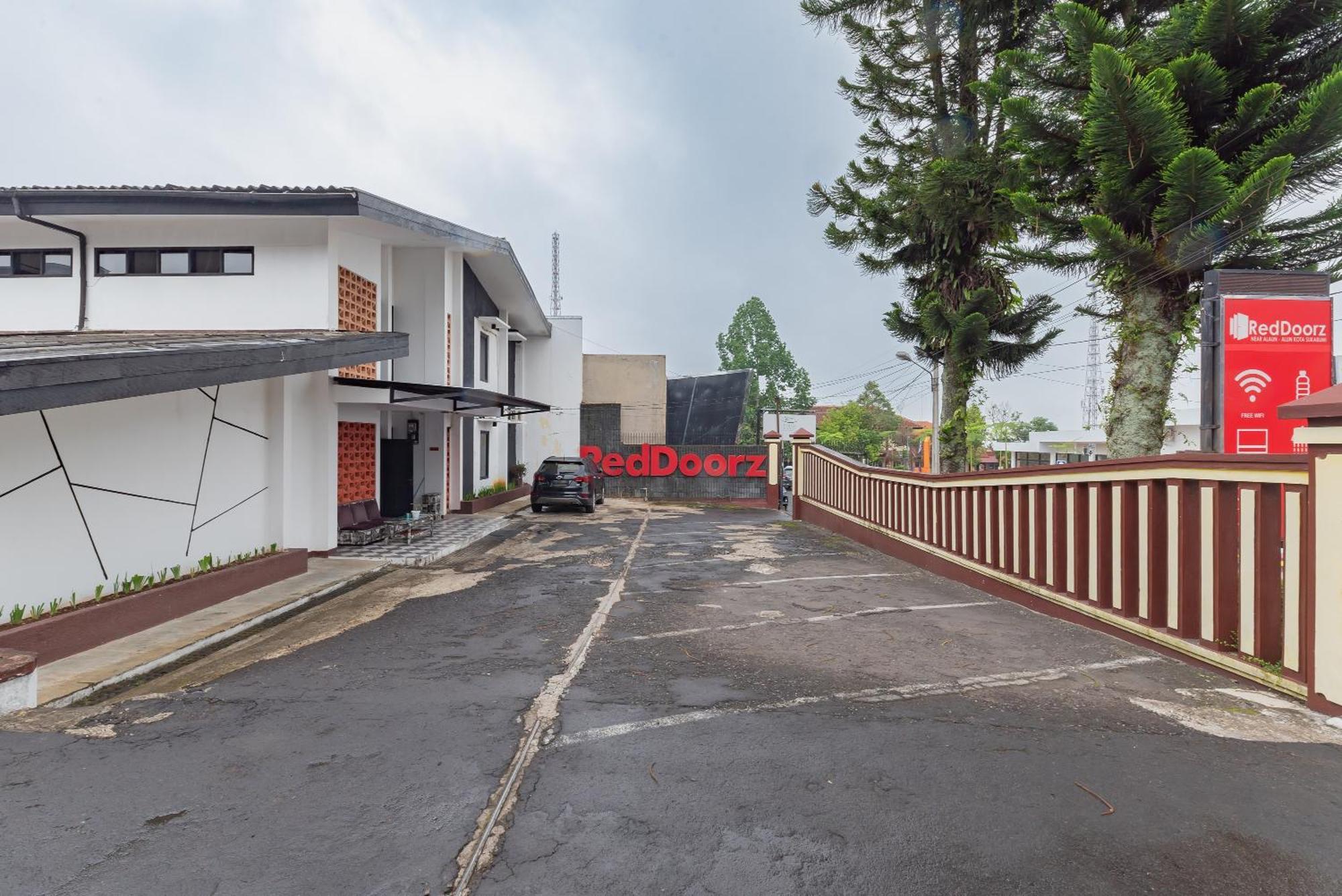 Reddoorz Near Taman Kota Lapang Merdeka Sukabumi Luaran gambar