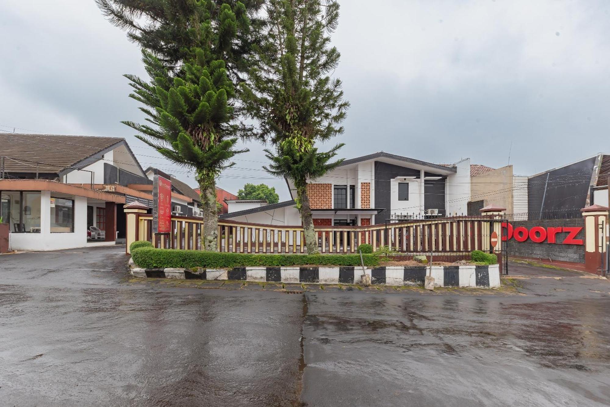Reddoorz Near Taman Kota Lapang Merdeka Sukabumi Luaran gambar